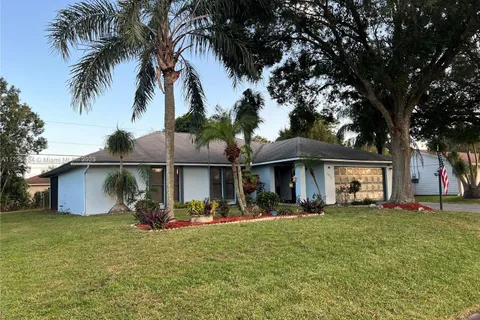 1921 SW Hickock Ter, Port St. Lucie FL 34953