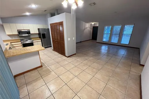 1921 SW Hickock Ter, Port St. Lucie FL 34953