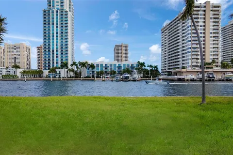 505 Palm Dr, Hallandale Beach FL 33009