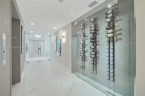 300 S Pointe Dr # 4306, Miami Beach FL 33139