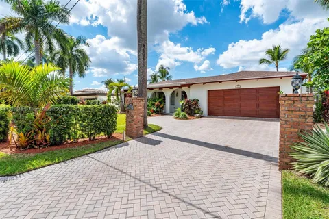 325 Isle Of Capri Dr, Fort Lauderdale FL 33301