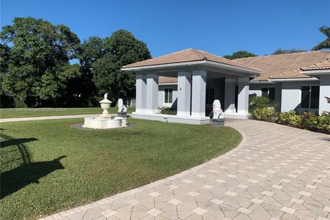 7625 SW 75th Ave, Miami FL 33143