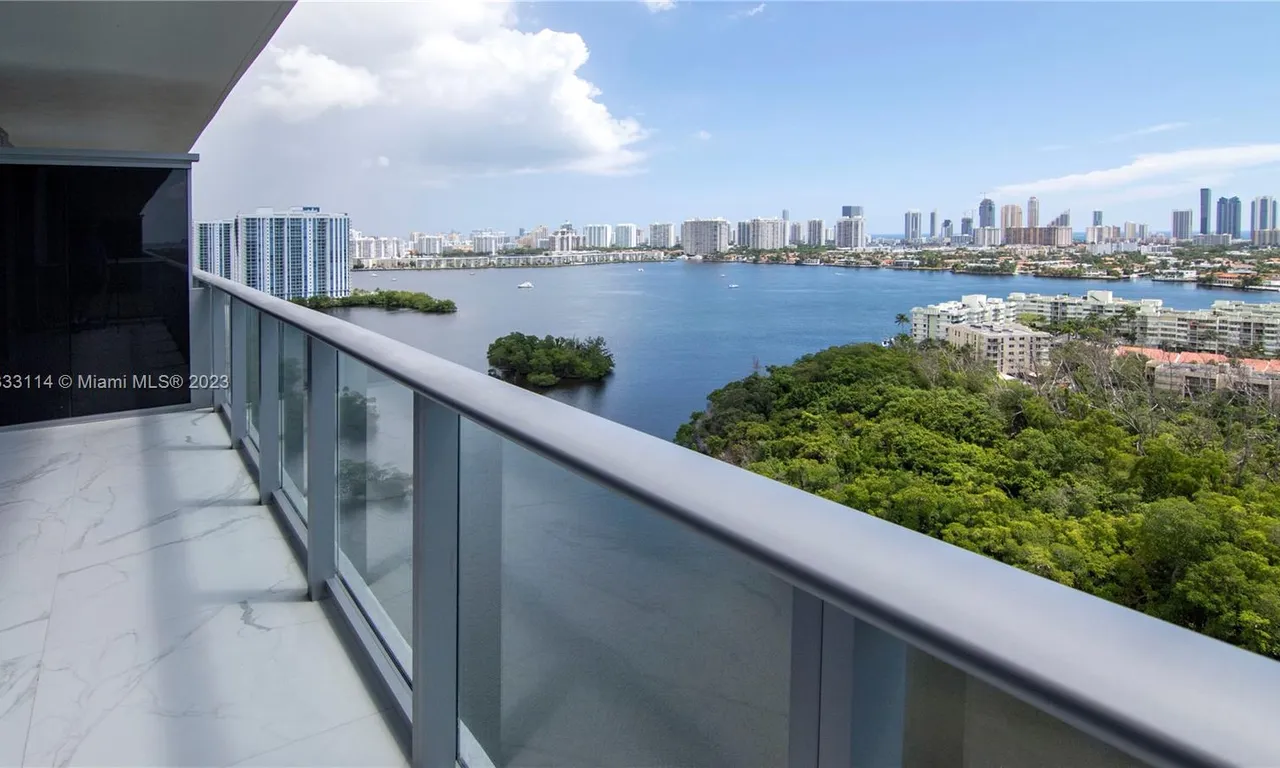 16385 Biscayne Blvd # 2016, North Miami Beach FL 33160