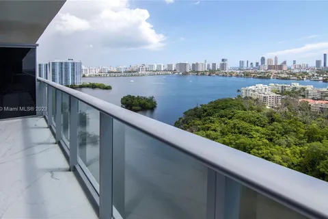 16385 Biscayne Blvd # 2016, North Miami Beach FL 33160