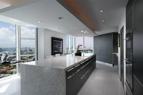 300 S Pointe Dr # 3405, Miami Beach FL 33139