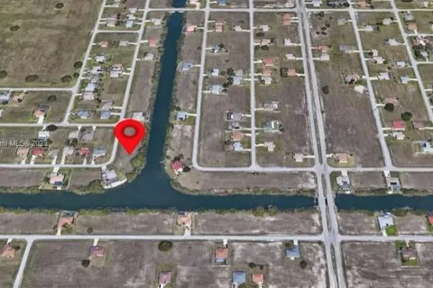 905 NW 9TH PL, Cape Coral FL 33993