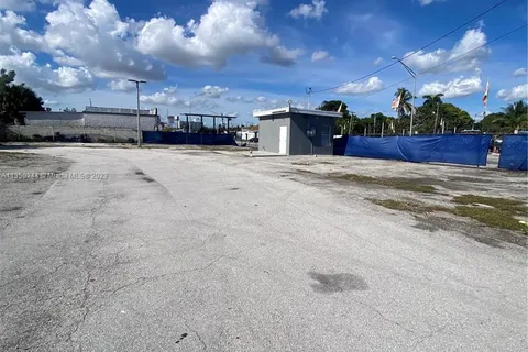 300 NW 79th St, Miami FL 33150