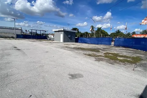 300 NW 79th St, Miami FL 33150