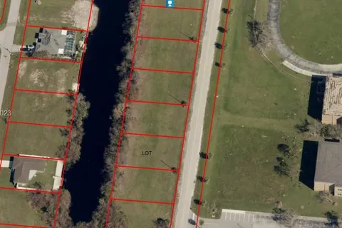 1702 NE 10th PL, Cape Coral FL 33909