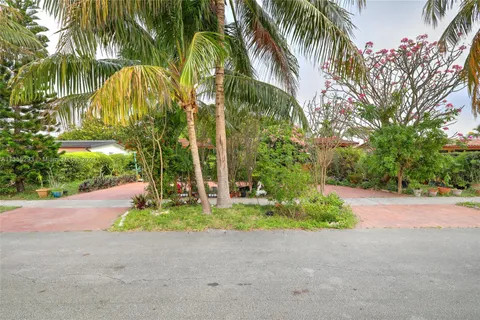 7711 SW 21st St, Miami FL 33155
