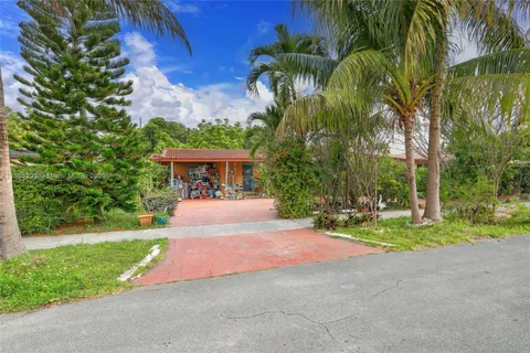 7711 SW 21st St, Miami FL 33155