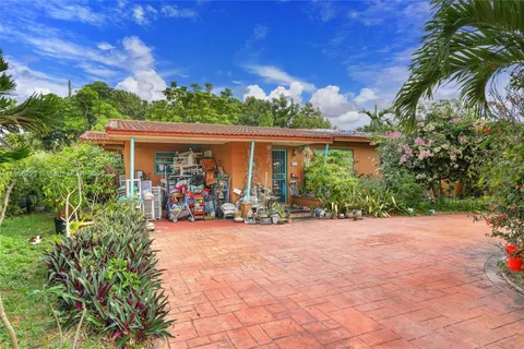 7711 SW 21st St, Miami FL 33155