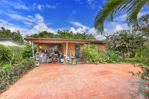 7711 SW 21st St, Miami FL 33155