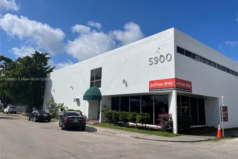 5900 Dewey St, Hollywood FL 33023