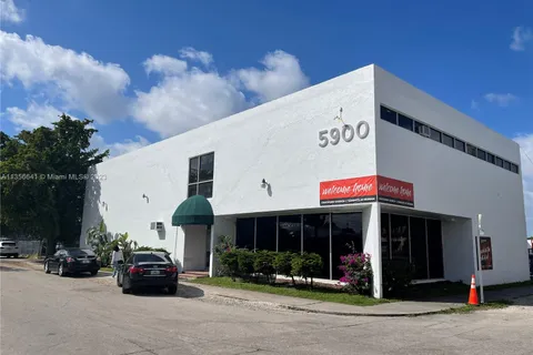 5900 Dewey St, Hollywood FL 33023