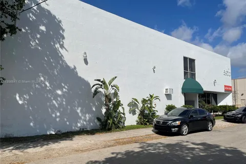 5900 Dewey St, Hollywood FL 33023