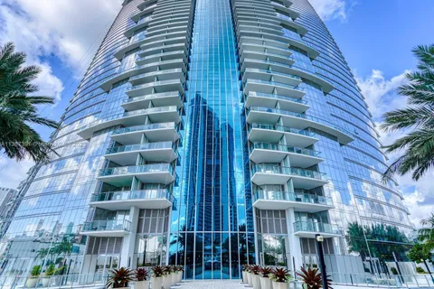 851 NE 1st Ave # 4111, Miami FL 33132