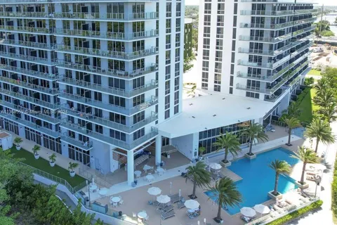 16385 Biscayne Blvd # 7, North Miami Beach FL 33160