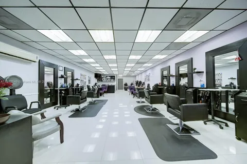 Unisex Beauty Salon For Sale, Miami FL 33165