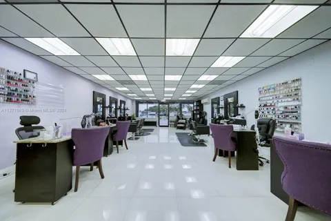 Unisex Beauty Salon For Sale, Miami FL 33165