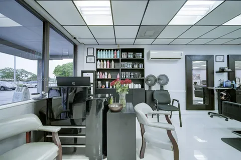 Unisex Beauty Salon For Sale, Miami FL 33165