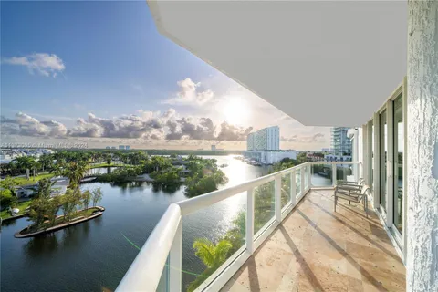 16500 Collins Ave, Sunny Isles Beach FL 33160