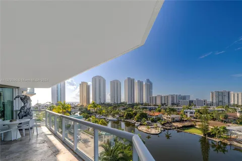 16500 Collins Ave, Sunny Isles Beach FL 33160