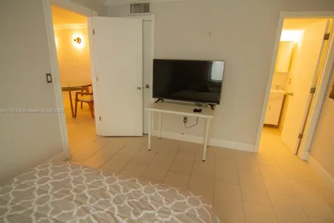 753 Michigan Ave # 2C, Miami Beach FL 33139