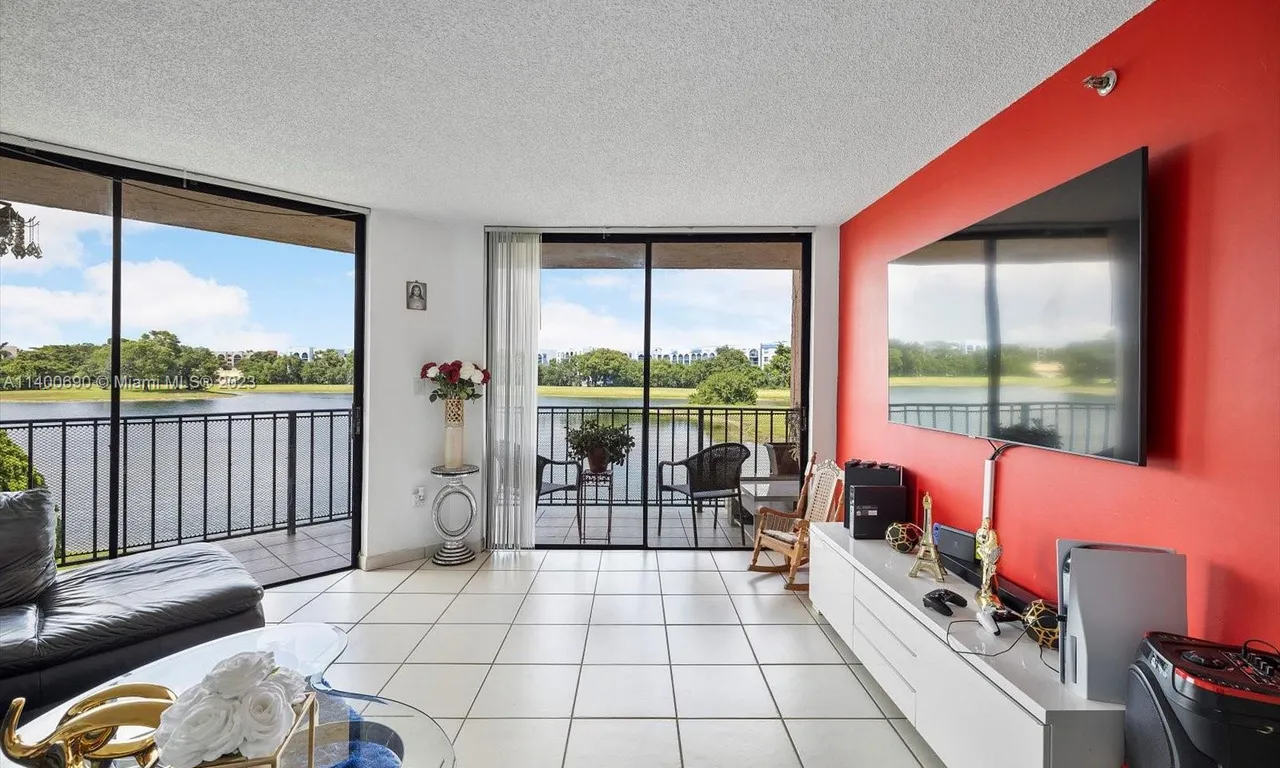 9688 Fontainebleau Blvd # 208, Miami FL 33172