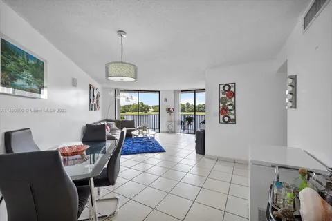 9688 Fontainebleau Blvd # 208, Miami FL 33172