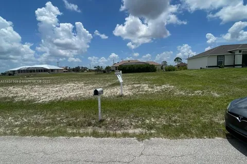 1608 NW 8TH PL, Cape Coral FL 33993