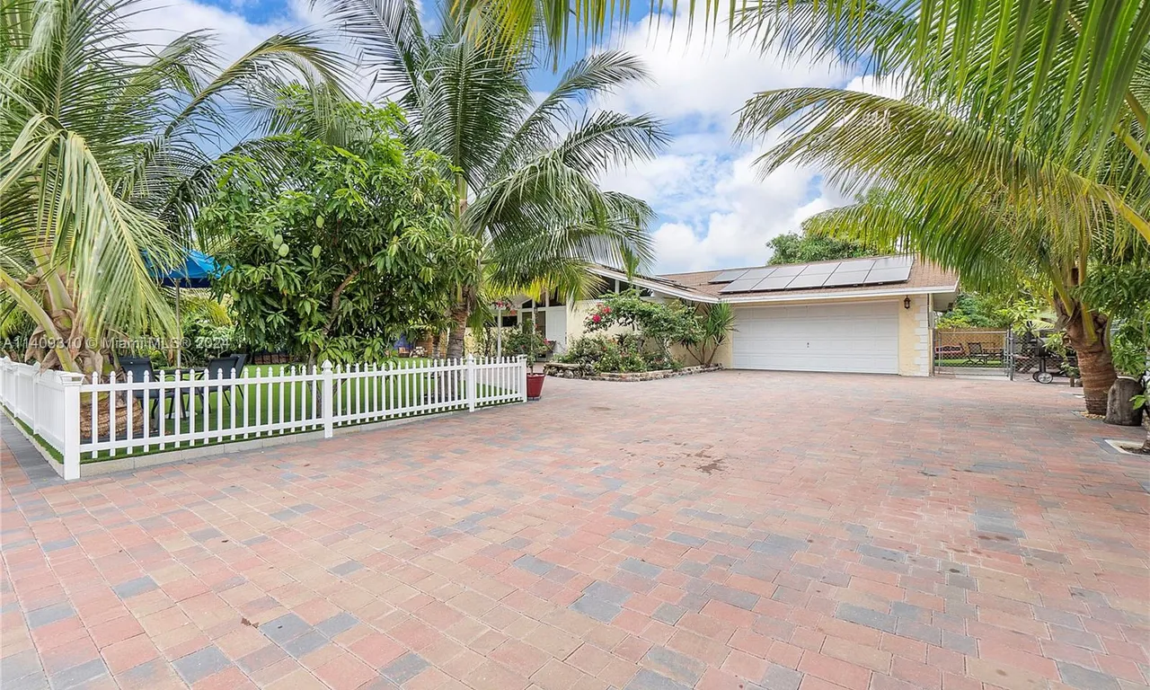 371 Bishop Dr, Delray Beach FL 33445