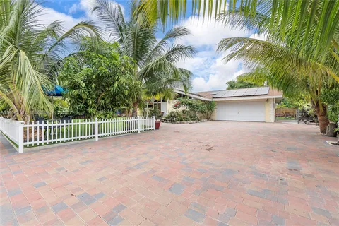 371 Bishop Dr, Delray Beach FL 33445