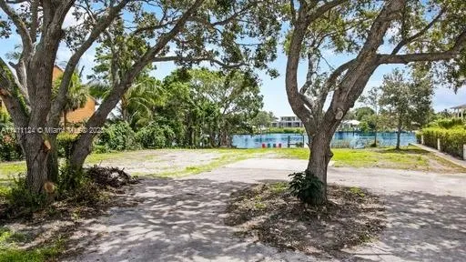 19170 Pinetree Dr, Tequesta FL 33469