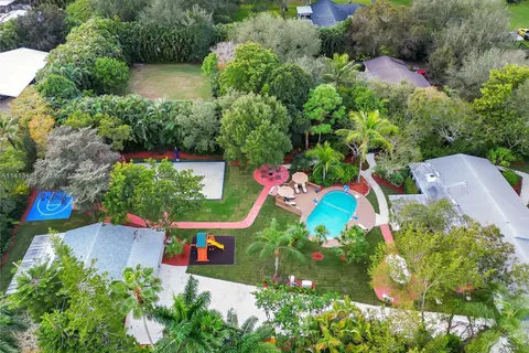 14330 SW 20th St, Davie FL 33325