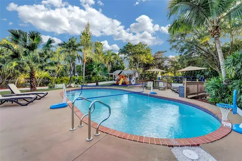14330 SW 20th St, Davie FL 33325