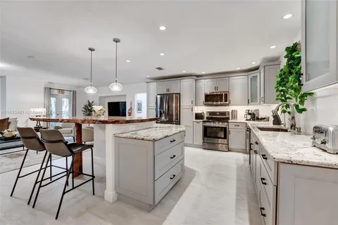 14330 SW 20th St, Davie FL 33325