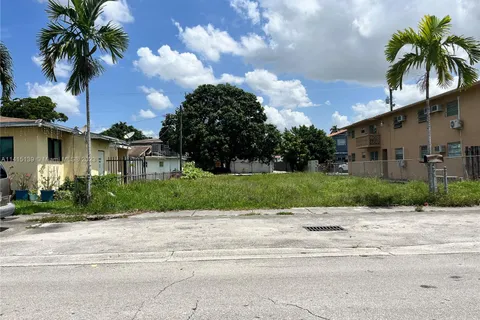 65 W 7th St, Hialeah FL 33010