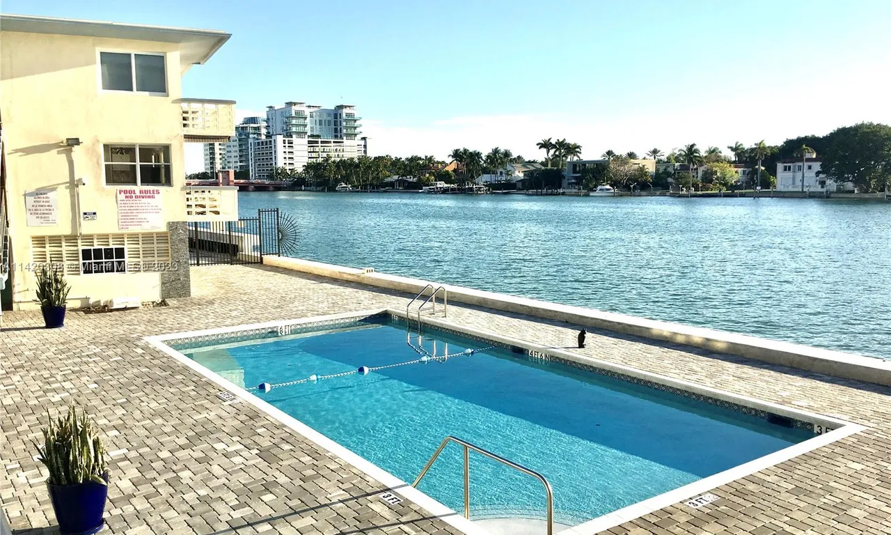 6484 Indian Creek Dr # 220, Miami Beach FL 33141