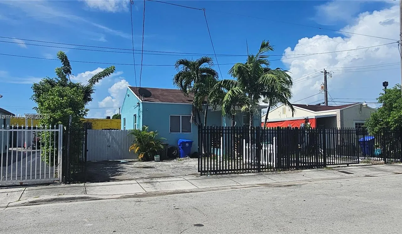 1884 NW 21st Ter, Miami FL 33142