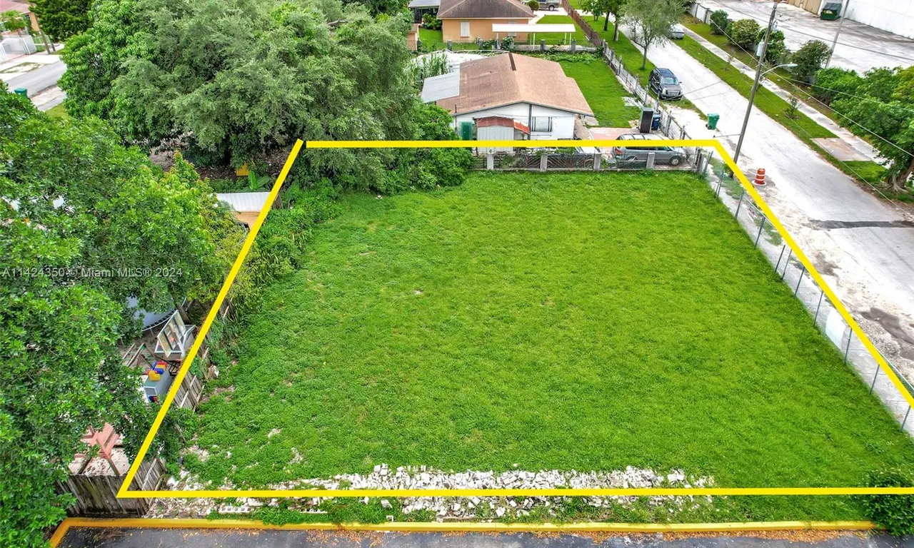 2185 NW 79th terrace, Miami FL 33147