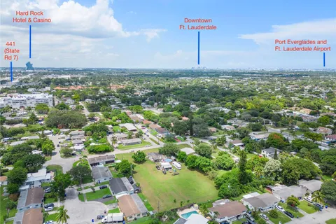 5838 Mckinley St, Hollywood FL 33021