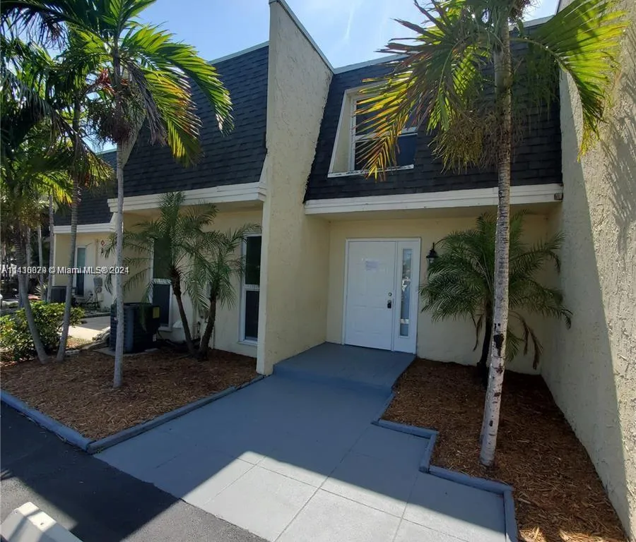 523 SW 1st Ct, Boynton Beach FL 33435