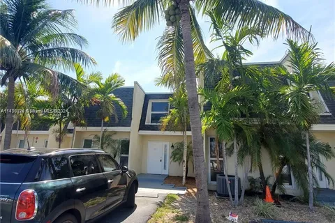 523 SW 1st Ct, Boynton Beach FL 33435