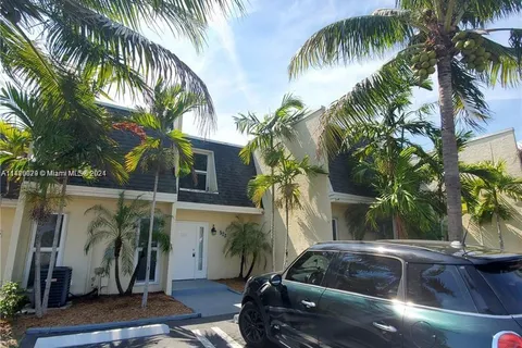 523 SW 1st Ct, Boynton Beach FL 33435