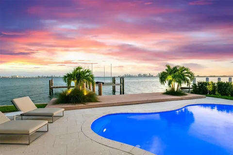 1580 S Treasure Dr, North Bay Village FL 33141