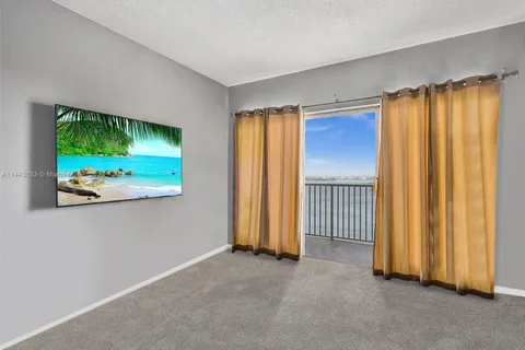 300 Bayview Dr # 1914, Sunny Isles Beach FL 33160