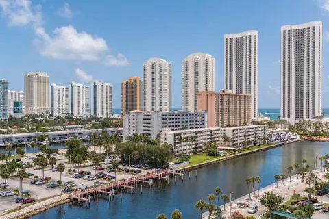 500 Bayview Dr # 1119, Sunny Isles Beach FL 33160