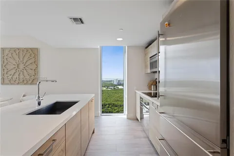 16385 Biscayne Blvd # 3121, North Miami Beach FL 33160