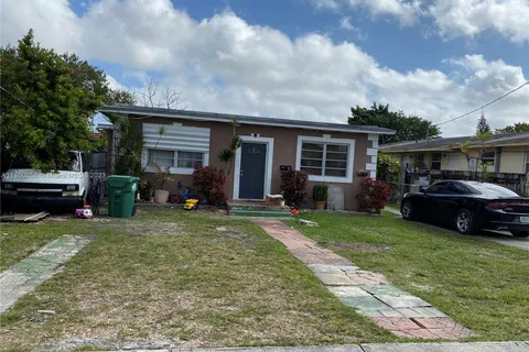 3849 SW 90th Ave, Miami FL 33165